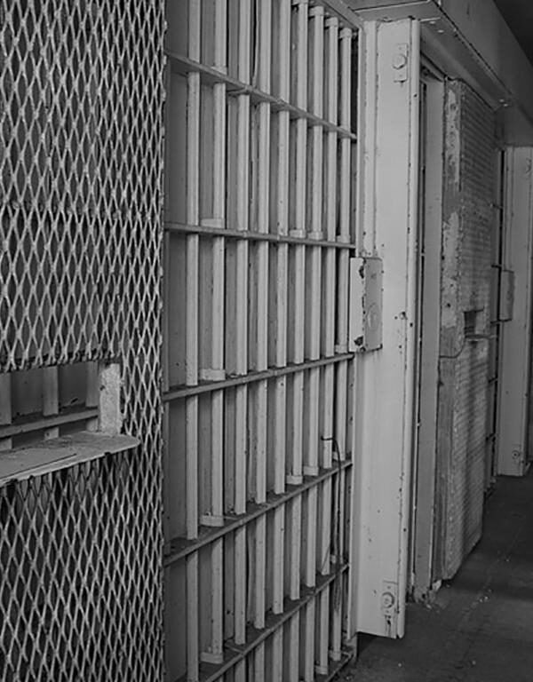 web15-blog-jus-solitarybw_0.jpg