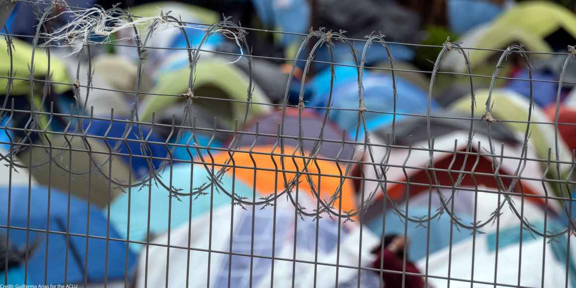 Barbed wire fence at a refugee camp for migrants and asylum seekers in Matamoros, Mexico, October 2019. Guillermo Arias for the ACLU.