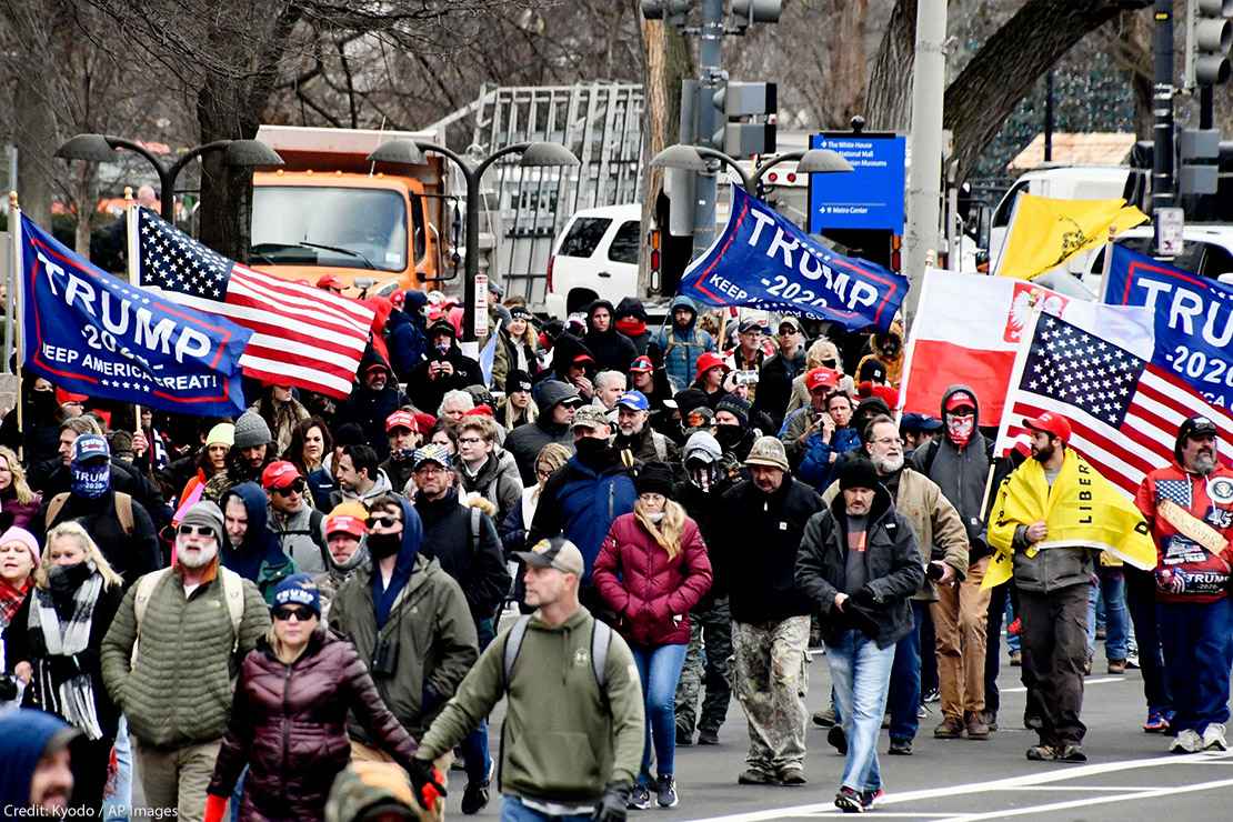 A mob loyal to U.S. President Donald Trump marches toward the U.S. Capitol in Washington on Jan. 6, 2021.