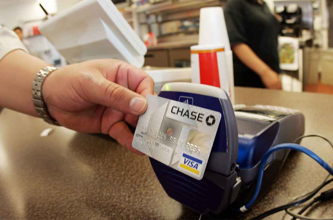 A customer uses a contactless credit card at a card reader